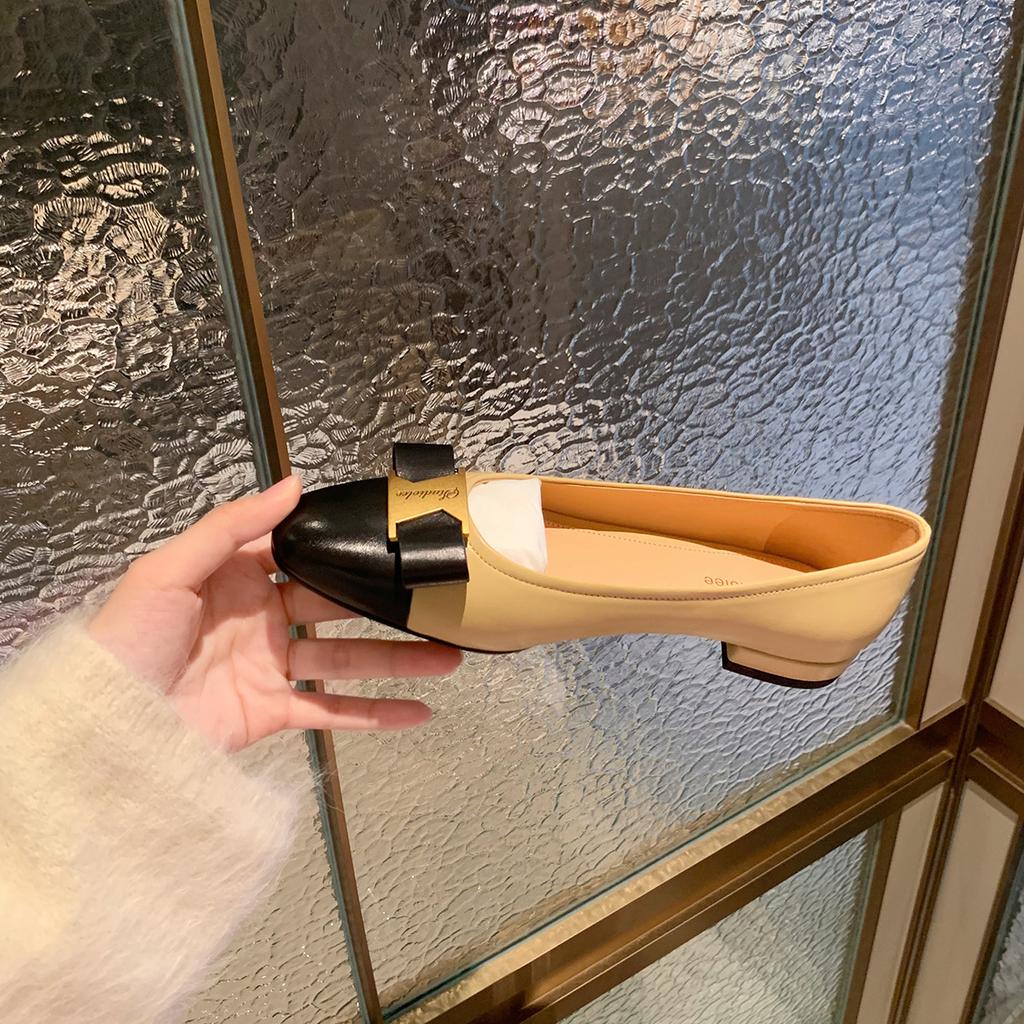 Версия из пятнистой коровьей кожи~ Виноградный цвет матери, тот же французский темперамент, цветовая гамма, кожаный бант, легкий вырез, толстый каблук, туфли-лодочки женские