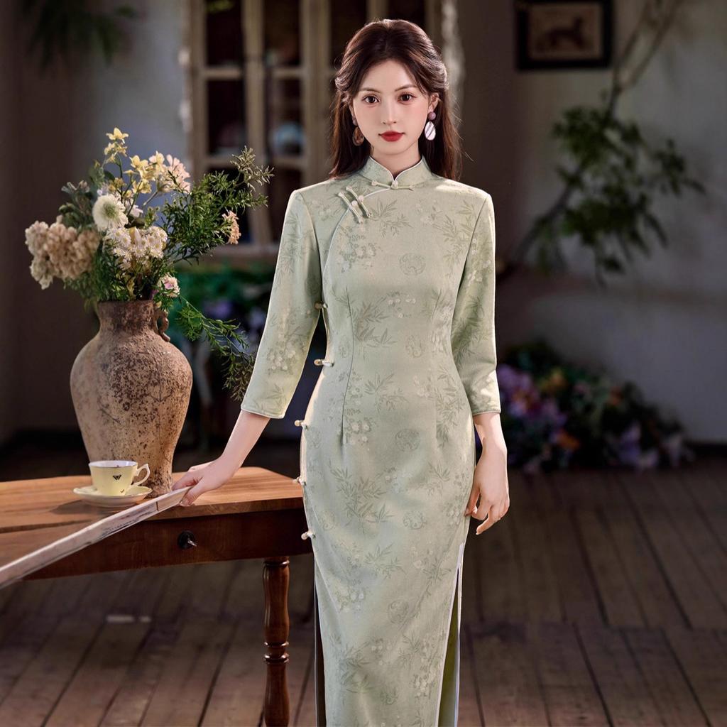 1011 autumn new cheongsam new Chinese green young nine-quarter sleeve cheongsam waist stand-up collar low split cheongsam