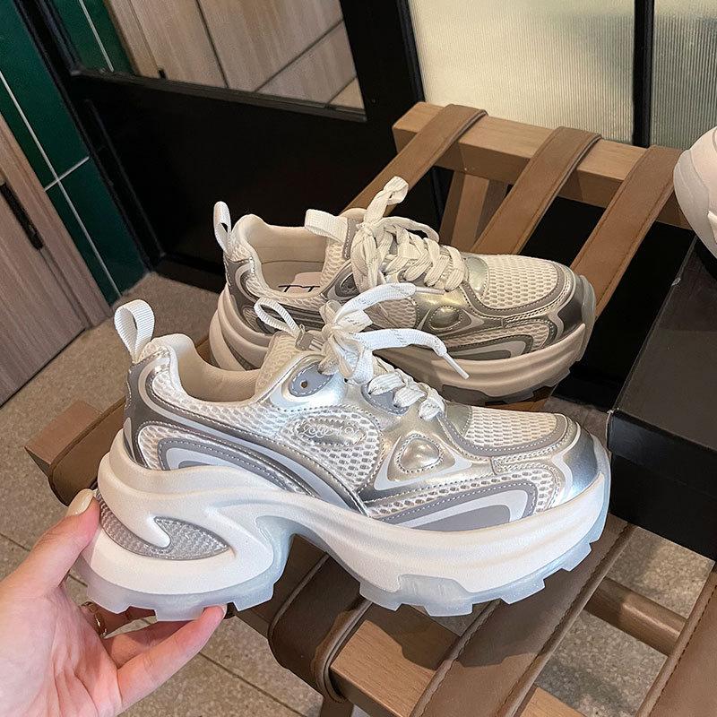 2025 летняя новая тонкая дышащая серебристо-белая сетчатая спортивная и повседневная обувь на платформе женская обувь для папы повышенная