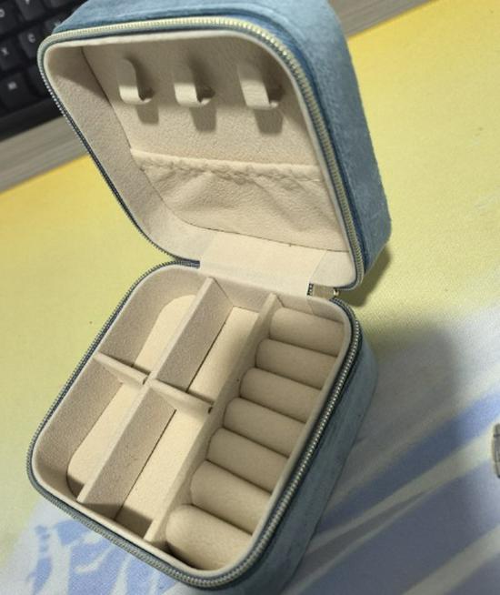 Compact Velvet Jewelry Travel Box for Rings, Earrings, and Necklaces