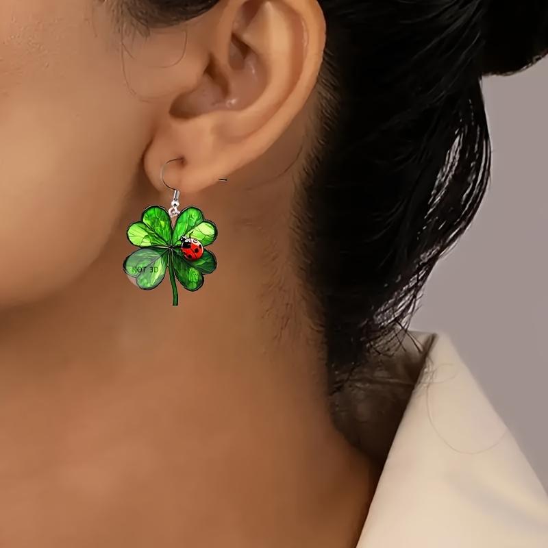 1 pair of acrylic St. Patrick's Holiday Party green four-leaf clover ladybug clover earrings for men and women, holiday gift