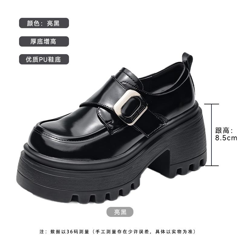 Маленькие кожаные туфли женские 2025 осень новые в британском стиле на платформе с круглым носком универсальные увеличивающие рост лоферы на толстом каблуке JK одинарные туфли