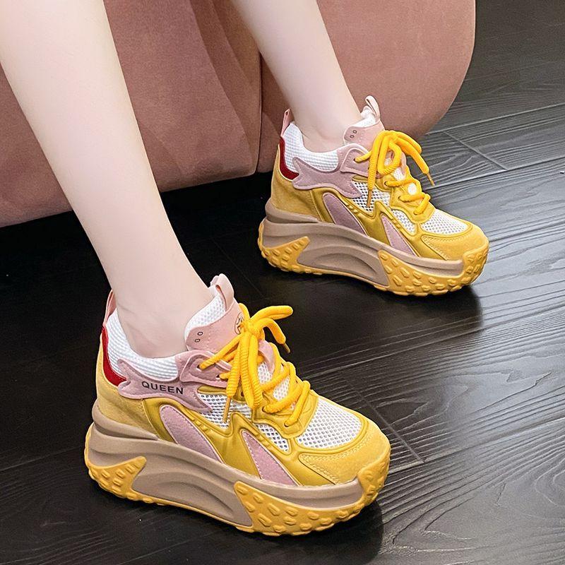 Модные кроссовки на среднем каблуке для женщин, горячая распродажа, осенняя резиновая женская обувь, шнуровка, воздушная сетка, женская вулканизированная обувь