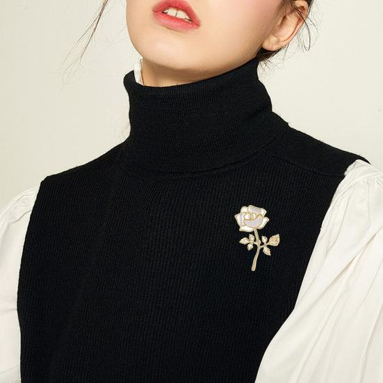 Women Brooch Hollow 3D Rose Flower Design Alloy Pin Suits Coats Sweaters Badge Commuting Dating