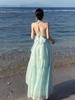 Платье с подвеской на шею и юбкой с пышным подолом в сказочном стиле от Mint Mambo Beach Resort