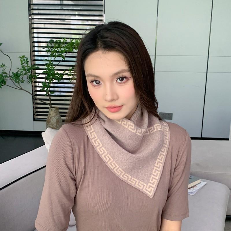 Womens Warm Lightweight Knitted Scarf Outdoor Travel Winter Fashion Accessory Stylish Neck Wrap