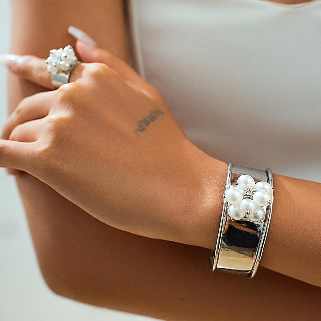 Imitation Pearl Flower Cuff Bangle Gold Silver Color Temperament Metal Wide Vintage Punk Simple Bracelets for Women Irregular Accessories Party Gift