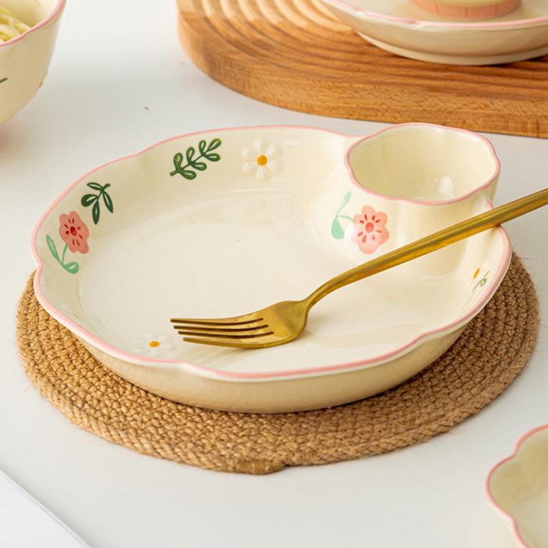 Креативная керамическая тарелка Милая цветочная форма Двухсекционный контейнер для еды Соус Приправа Пельмени Завтрак Закуски Тарелки