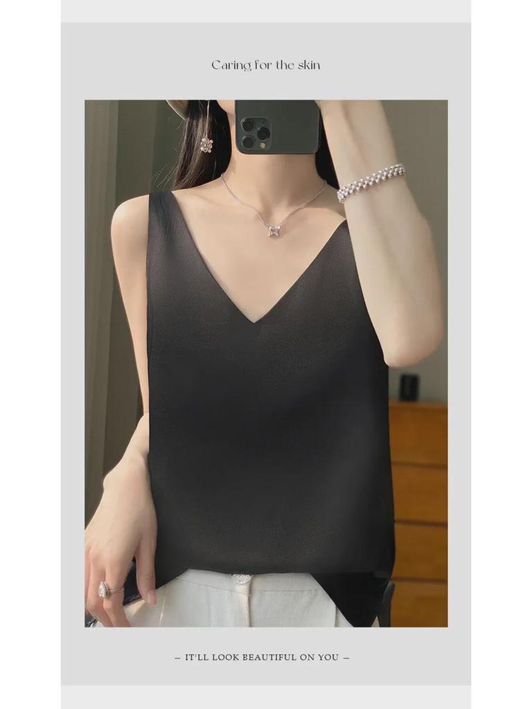Женская шелковая атласная майка на тонких бретелях с V-образным вырезом – трендовый весенне-летний облегающий внутренний топ