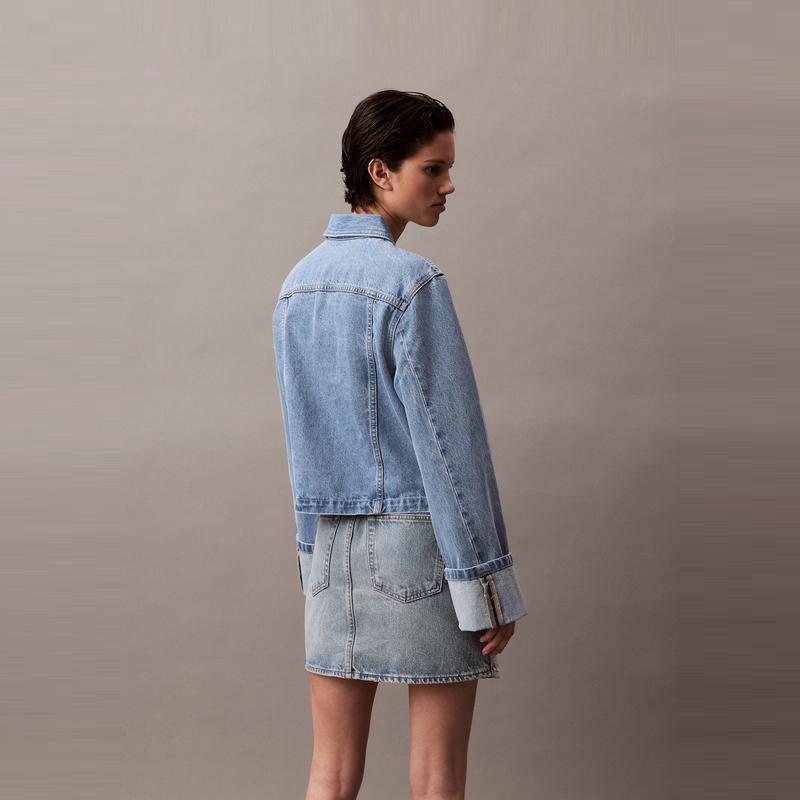 Calvin Klein Модная джинсовая куртка из хлопка с подвернутыми манжетами Женские куртки Светло-голубой 44B742G