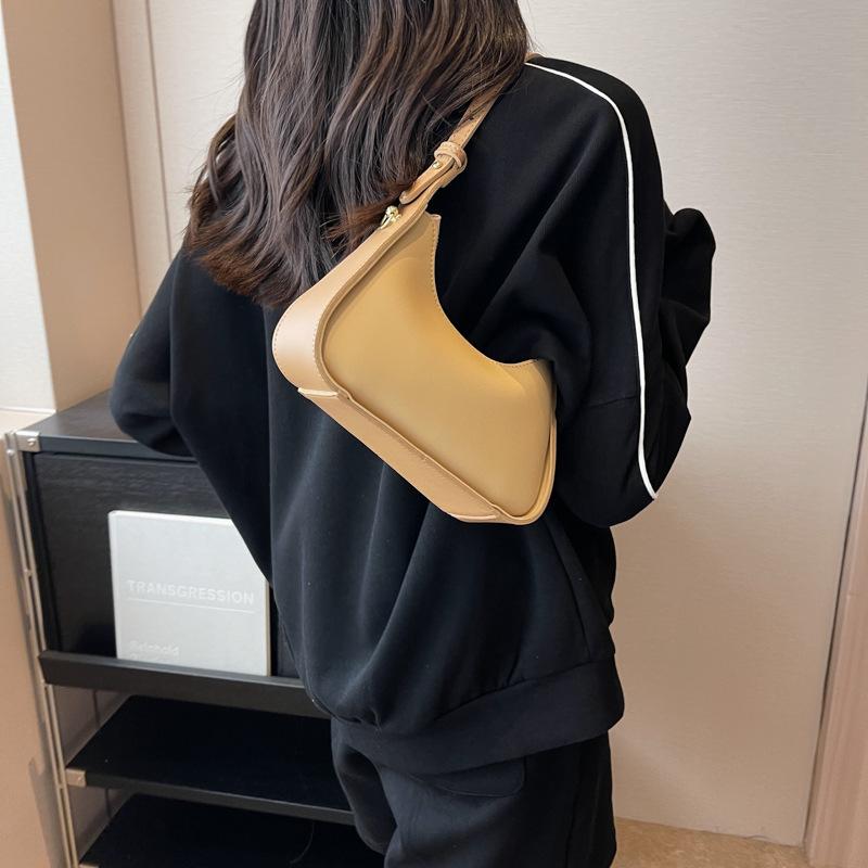 Модная простая женская сумка на одно плечо, летняя новая универсальная однотонная женская сумка подмышкой, кожаная женская сумка для поездок на работу