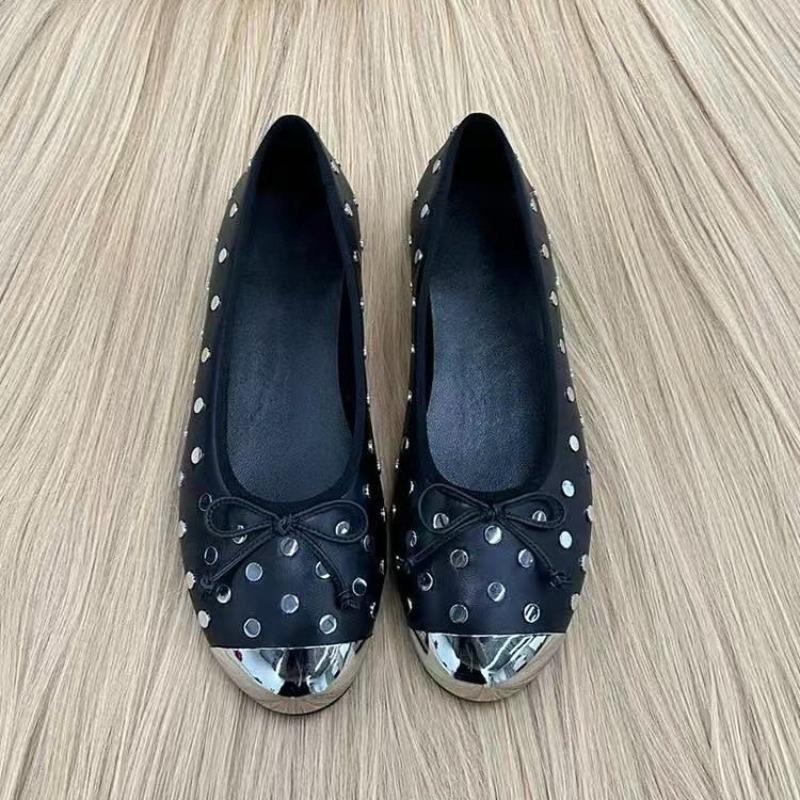 Мода Женская Мода Балетки Весна Новые Металлический Круглый Носок Мелкий Вырез Узел-Бабочка Заклепки Мягкая Подошва Нескользящие Одинарные Туфли