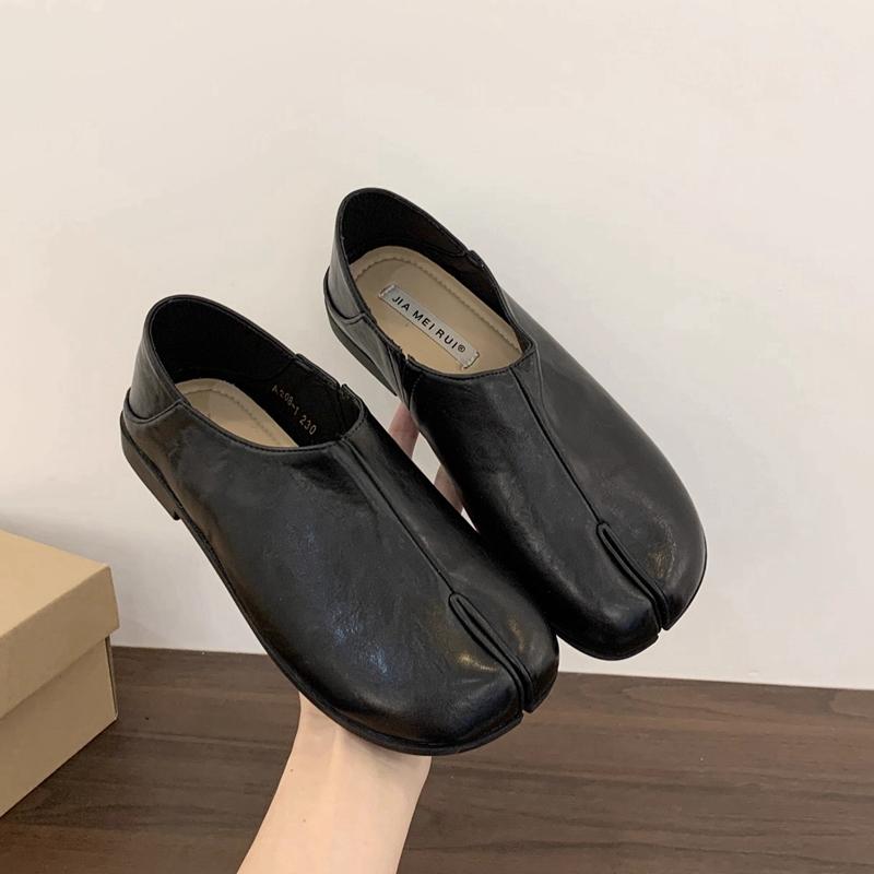 Осенние Новые Женские Туфли на Плоской Подошве Модные С Раздельным Носком Слипоны Лоферы Мягкий Плоский Каблук Повседневная Уличная Обувь