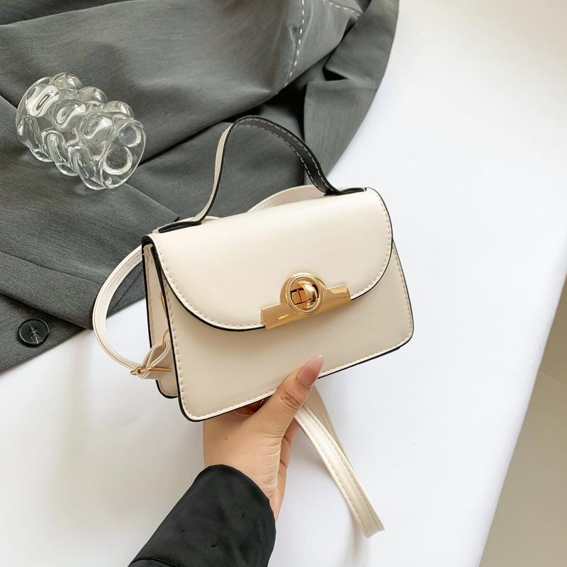 Простая и модная маленькая квадратная сумка 2024 года, новый тренд лета, корейская версия модной сумки через плечо, простая повседневная сумка-мессенджер для женщин