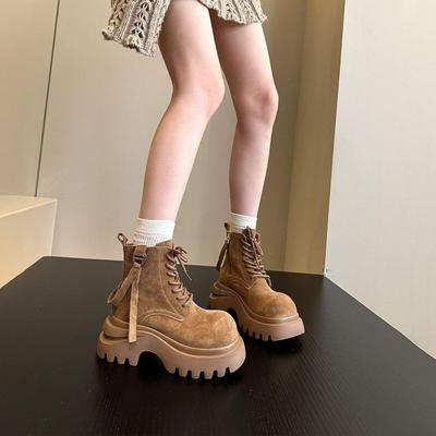 Простая женская обувь новые ботинки Мартина на платформе женские 2025 матовые на шнуровке на платформе маленькие локомотивные ретро короткие ботинки