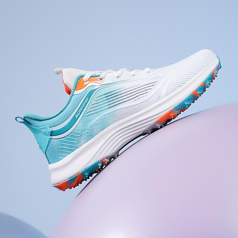 Вступительные экзамены в старшую школу спортивная специальная обувь мужская легкая атлетика прыжки в длину тренировки кроссовки студенты военная подготовка спорт