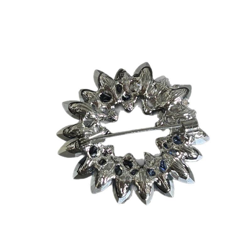 Роскошная Брошь-Цветок с Синими Бриллиантами - Женский Высококлассный Аксессуар с Регулируемой Застежкой на Талии и Премиальной Булавкой