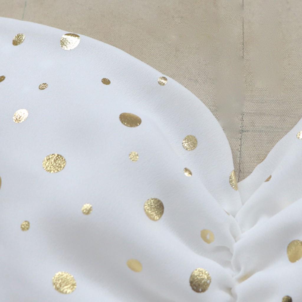 Модное женское вечернее платье с блестками и вставкой с открытыми плечами