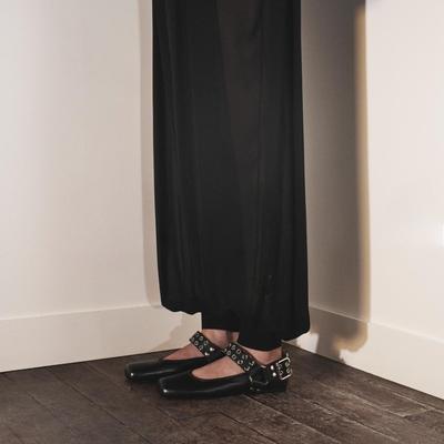 Женские плоские туфли с круглым носком, роскошные кроссовки с заклепками, неглубокие, лоферы с ремешком и пряжкой, женские балетки, удобные туфли Мэри Джейн для женщин