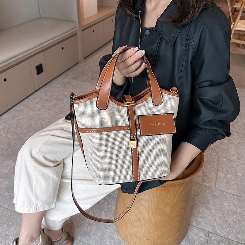Холщовая нишевая контрастная цветная женская сумка 2025 лето новая корейская мода сумка через плечо сумка-мессенджер универсальная сумка-ведро