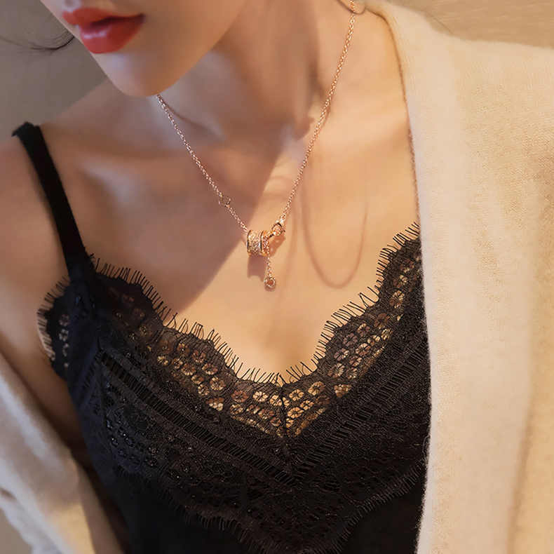 Кружевной жилет с резьбой, который носят женщины, летняя тонкая рубашка без рукавов на бретельках и однотонная повседневная рубашка