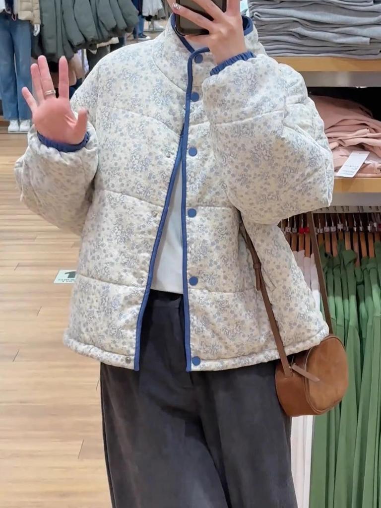 Зимняя корейская хлопковая куртка с цветочным принтом для женщин - Короткая, со стойкой, свободная, толстая, универсальная и теплая.