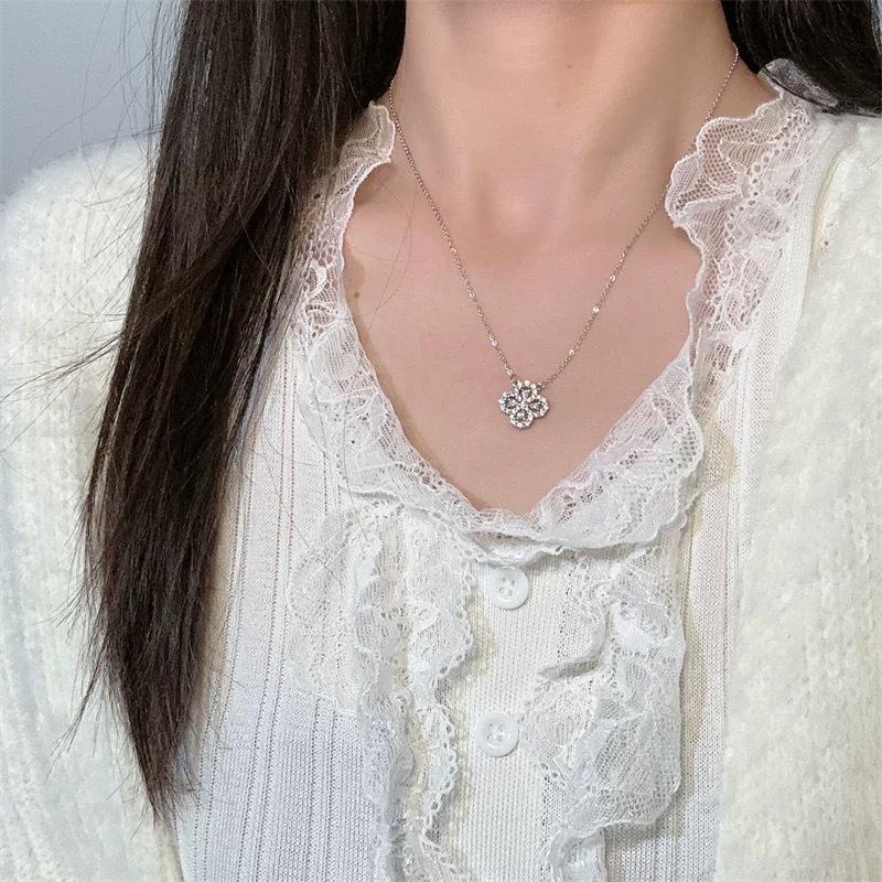 Full Diamond Four-leaf Clover Necklace Light Luxury Niche Collarbone Chain Transshipment Item Jewelry Gift for Girlfriend and Girlfriend