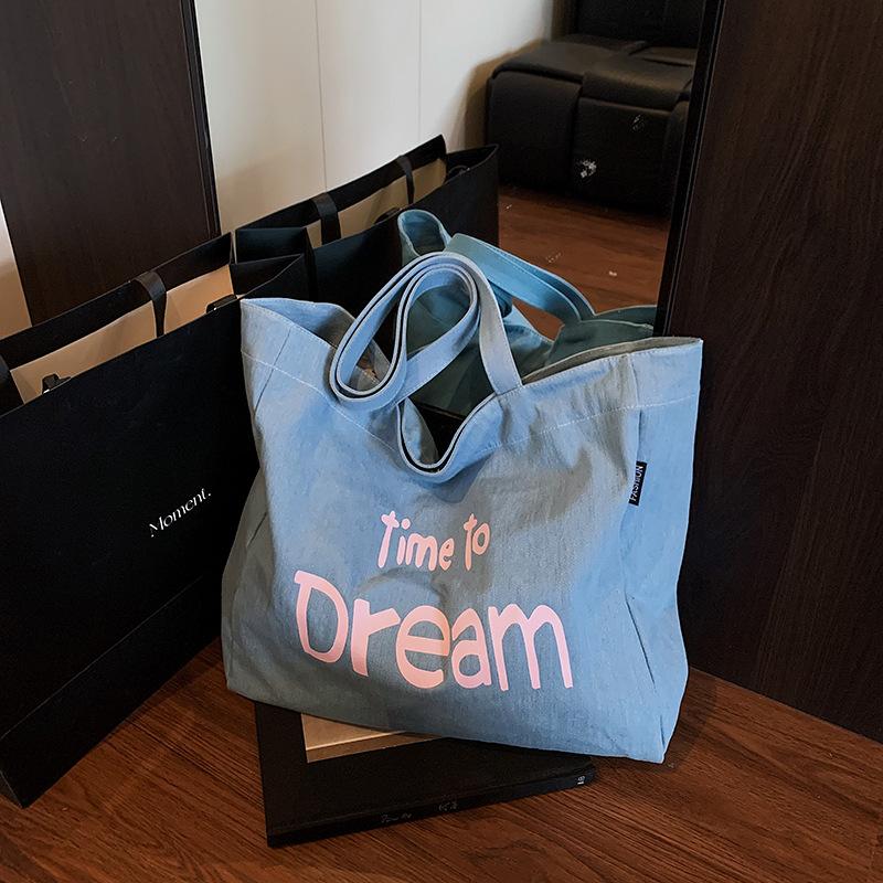 Модная и повседневная сумка-тоут большой вместимости женская 2025 новая сумка-мессенджер для通勤, корейская версия холщовой женской сумки с алфавитом