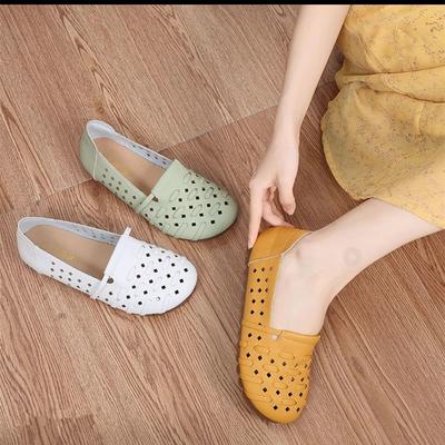 2025 лето новый полый говяжий сухожилие нескользящая мягкая подошва один педаль повседневный дышащий туфли для мамы плоские туфли с отверстиями женские