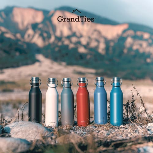 GRANDTIES Traveler Bottle, 620ml, available in six colors (Cobalt Blue), with two lids. This stainless steel bottle features a double-walled vacuum in