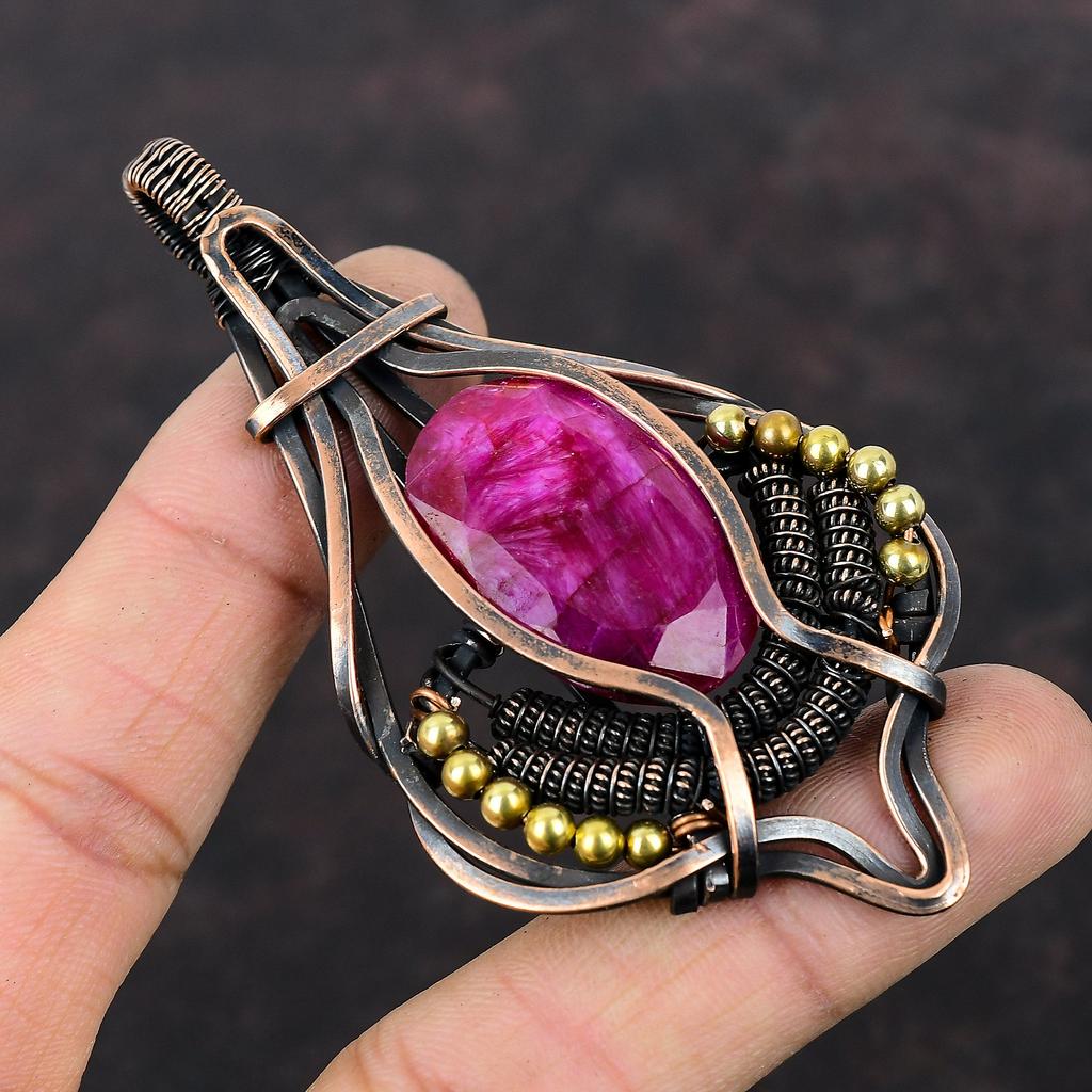 Кулон с ограненным кашмирским рубином, медная проволочная обертка, ручная работа, медный кулон, настоящие драгоценные камни, проволочная обертка, подарок на годовщину