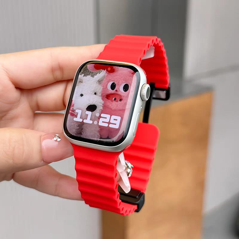 Силиконовый ремешок для Apple Watch 49 мм 46 45 44 40 41 38 мм с магнитной застежкой, подходит для iWatch Series 3 4 5 6 SE 7 8 9 10 Ultra 2