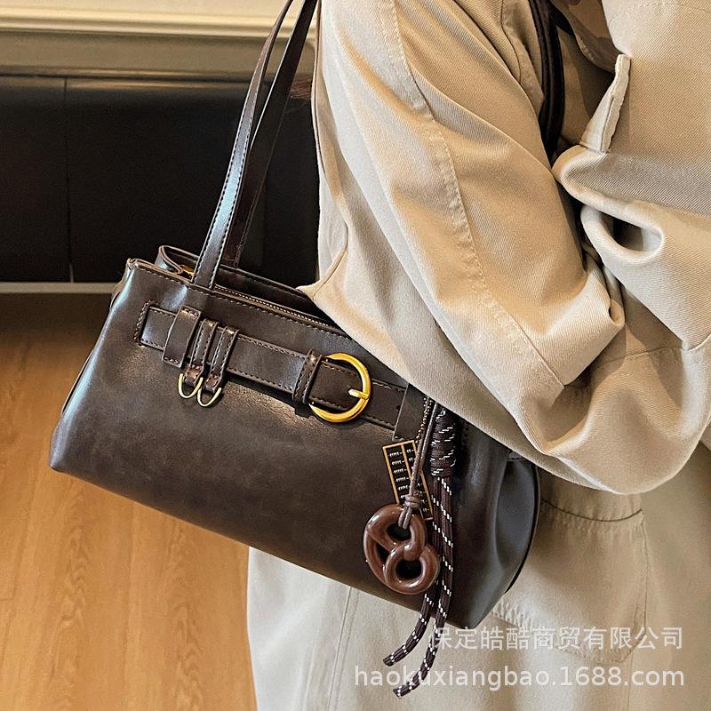 Ретро сумка женская большой вместимости 2025 новая осень и зима досуг нишевый дизайн одно плечо сумка-подмышка сумка-подушка для поездок