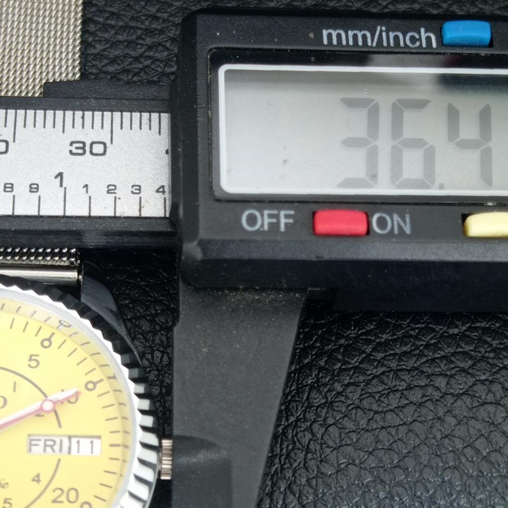 ЯПОНСКИЕ ВИНТАЖНЫЕ ОТРЕМОНТИРОВАННЫЕ МУЖСКИЕ АВТОМАТИЧЕСКИЕ ЧАСЫ SEIKO 5 С ЖЕЛТЫМ ЦИФЕРБЛАТОМ a444716-1