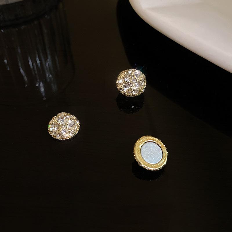 Магнитные клипсы для ушей со стразами 2022 года для женщин - модные серьги Douyin без проколов