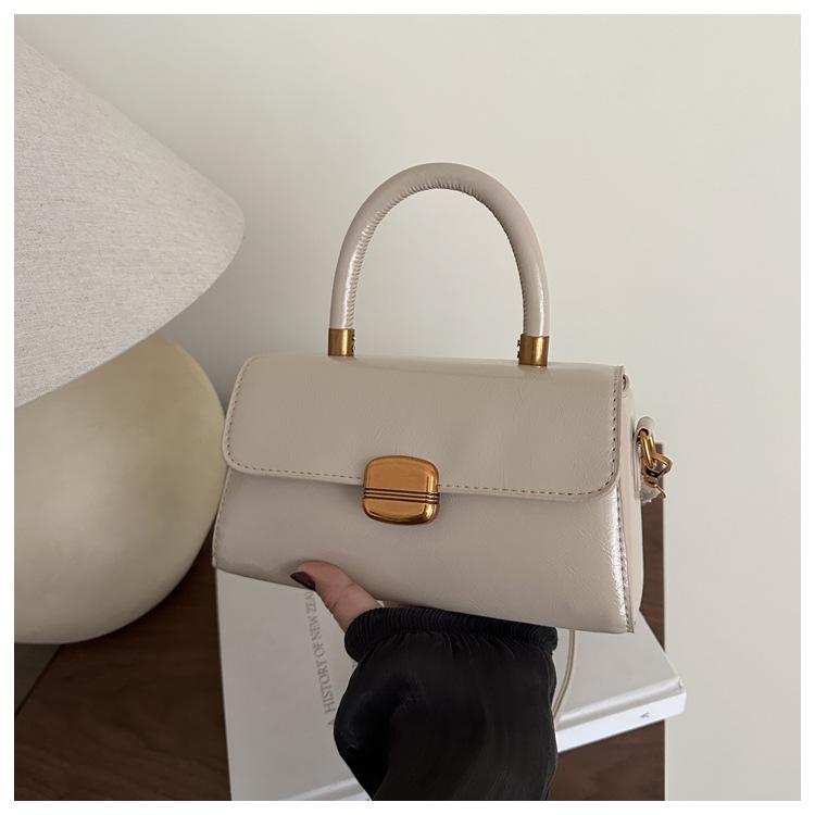 Трендовая женская маленькая квадратная сумка на одно плечо и через плечо 2025: Модная сумка для поездок на работу