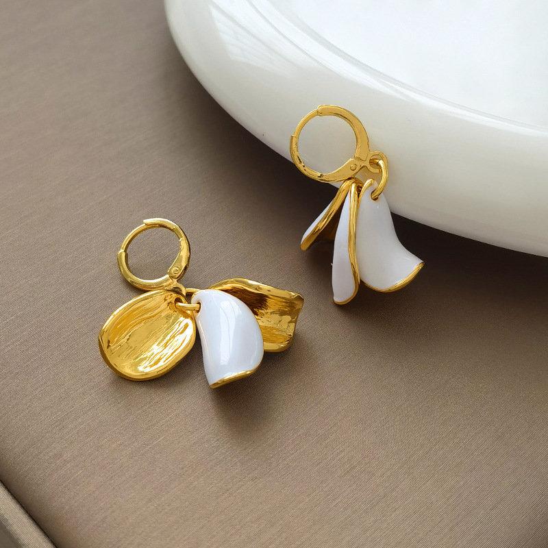 Серьги в виде лепестков лилии Фея Романтичные белые серьги Темперамент Ниша Высокое чувство Женские серьги Мода Универсальный