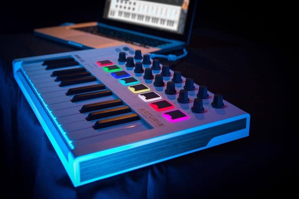 Arturia MINILAB MK2 SP Специальный набор-комплект MIDI-клавиатурный контроллер от Arturia [MINILAB MKII/PIGMENTS/Reason+] 25 клавиш
