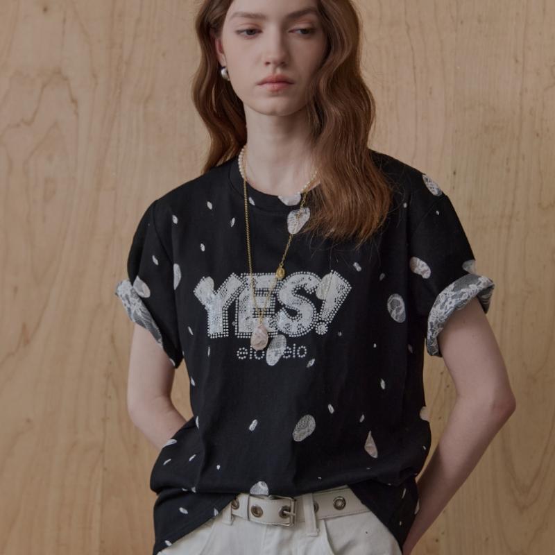 Maxza DisTressed Lace LeTTering T shirT ze07qT006na