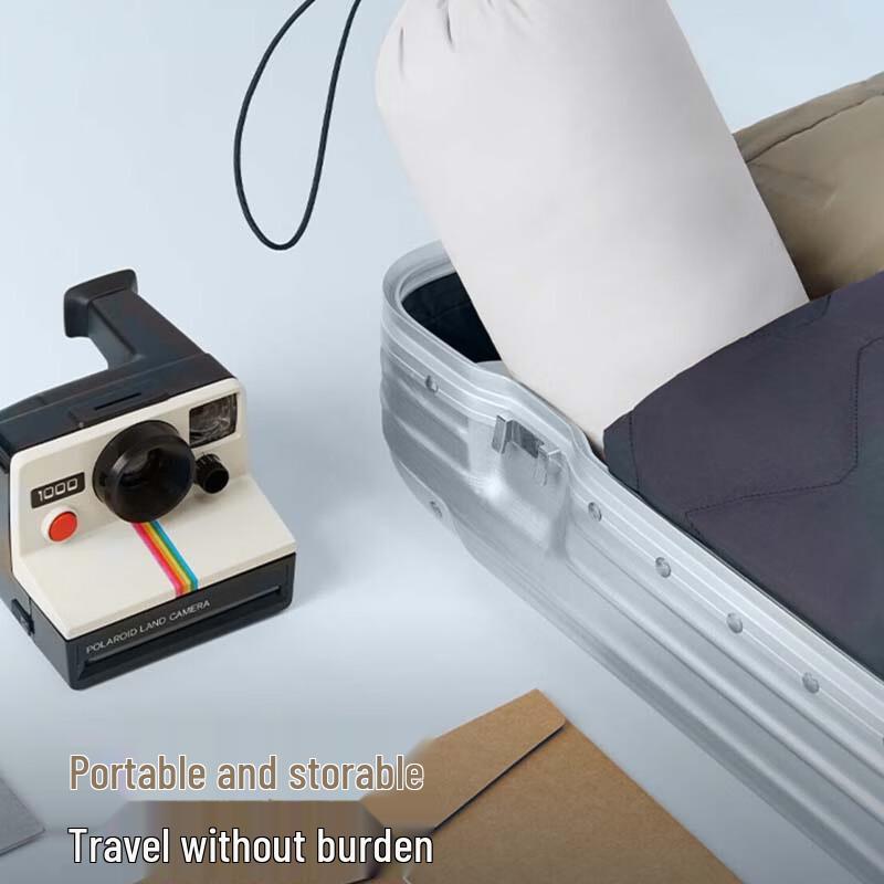 Bosideng B250131002 Slim-Fit Hooded Down Jacket