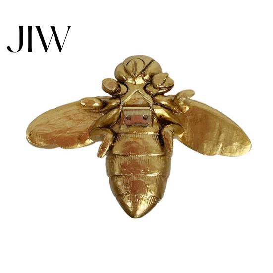 Elegant Gold Bee Wall Art Vintage Gilded Resin Figurine, Lifelike 3D Insect Sculpture with Built-In Desktop Decorative Pieces Hook, Light Luxury