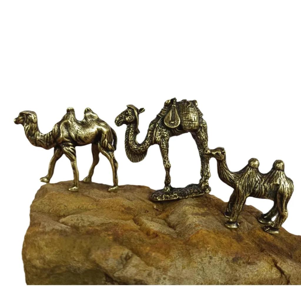 1Pcs Creative Copper Plated Camel Ornaments Office Desktop Tea Pet Ornaments Crafts Gifts Hand Playing Items
