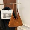 Fashion Rivet Shoulder Bag For Women Large Capacity Casual Handbags Simple Commuter Tote Bag Retro Suede Leather Underarm Bag AVE
