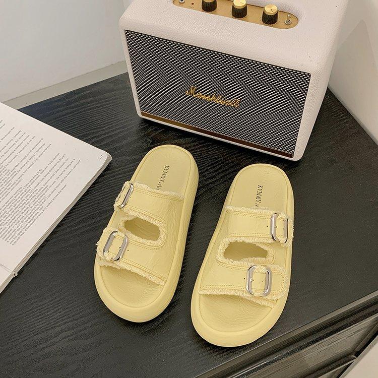 Summer belt buckle fashionable thick-bottomed slippers female 2025 new outer wear fairy wind soft bottom seaside cool slippers
