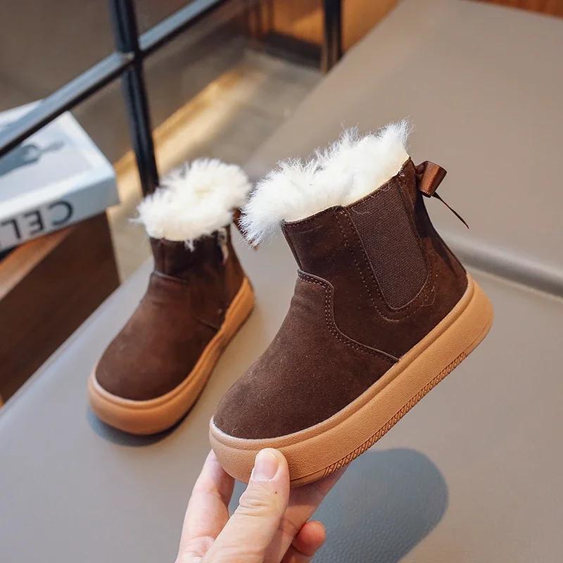 2024 Детские зимние ботинки для девочек, зимние новые модные корейские ботинки с мягкой подошвой, нескользящие, универсальные, сохраняющие тепло, плюшевые ботинки