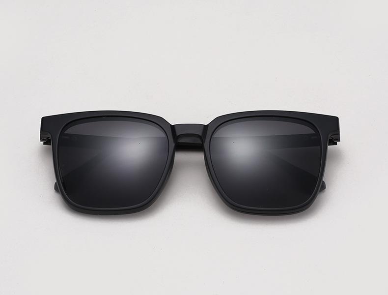TJ2190 Unisex Three-in-One Magnetic Polarized Clip-on Sunglasses Set
