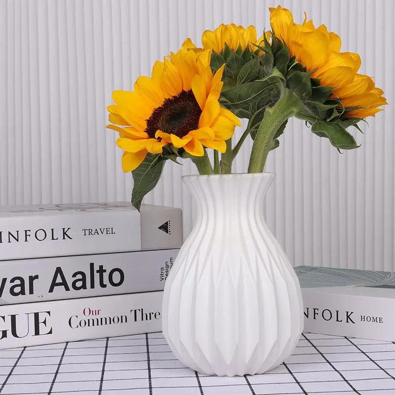 Nordic-Style Luxe-Chic Vase for Living Room or Dining Table Floral Arrangements and Home Decor Living Room Decoration