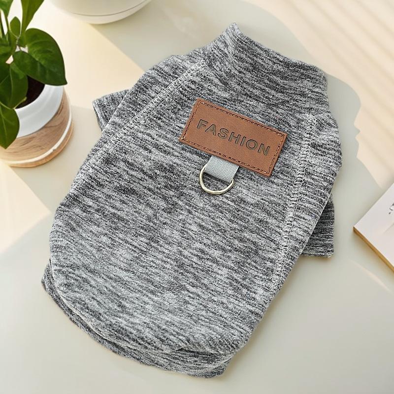 Для крупных и средних собак и кошек Осенью и зимой можно носить пушистую базовую футболку для кошек сверху, чтобы выглядеть как плюшевый мишка.