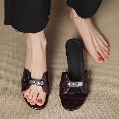 Женские тапочки носят 2025 новые с крокодиловым узором универсальные повседневные босоножки на высоком каблуке на толстой подошве на толстом каблуке тапочки с одной перемычкой