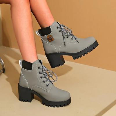 Модная женская обувь 2024 года, высококачественные женские ботинки со шнуровкой спереди, модные ботильоны с металлическим декором для офиса и карьеры, новые ботильоны больших размеров